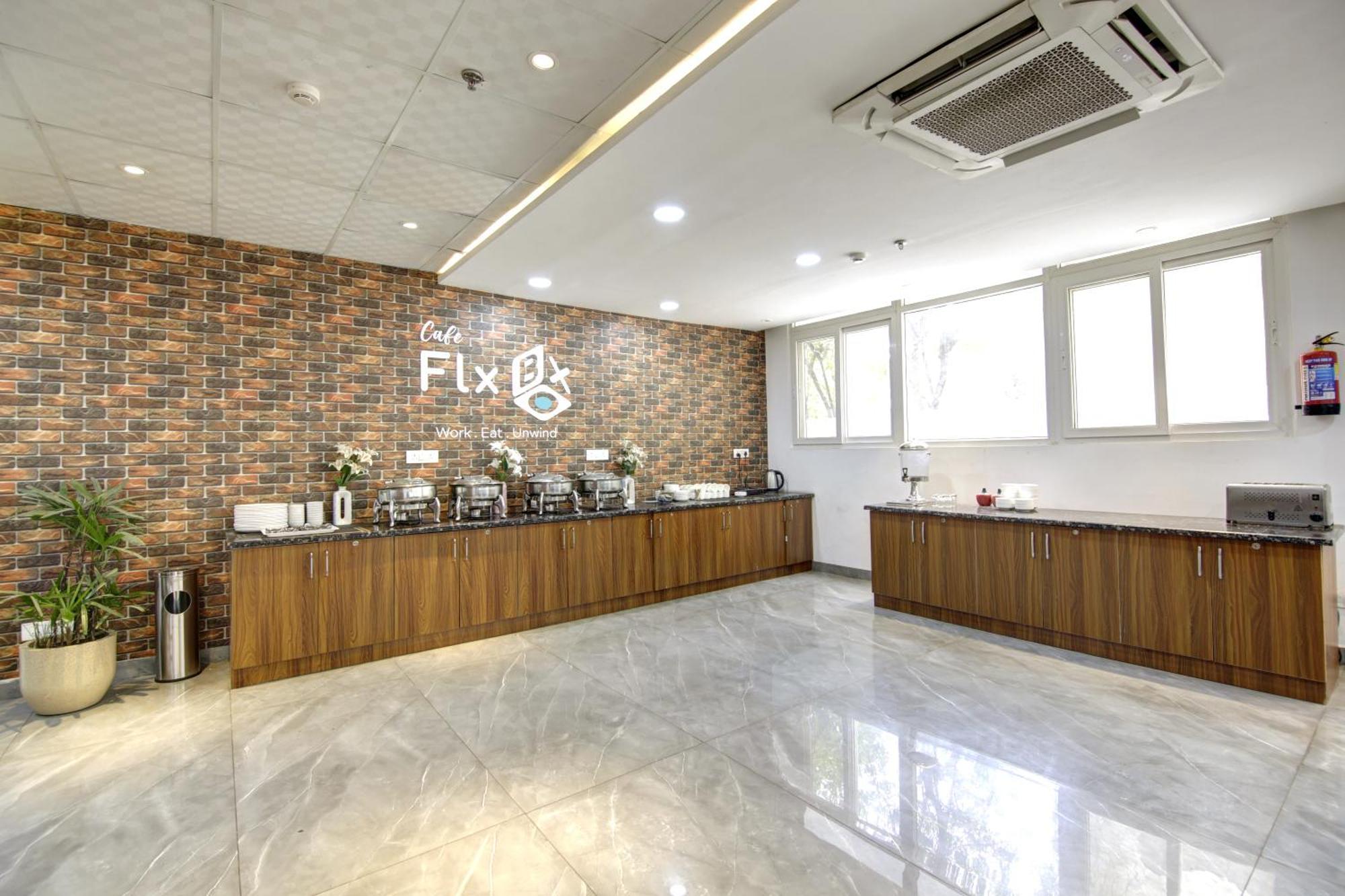 גורגאון Flxho Cyber One - Hotel And Banquet Cyber City מראה חיצוני תמונה