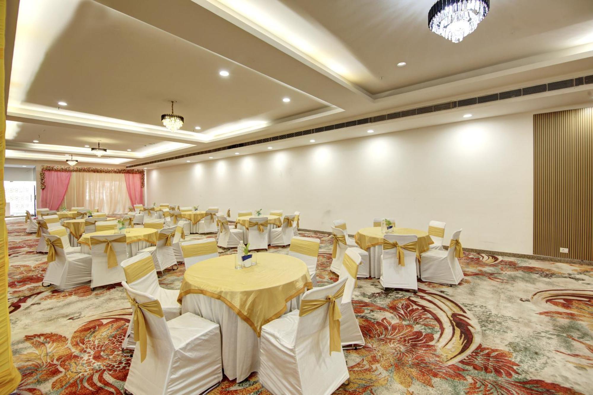 גורגאון Flxho Cyber One - Hotel And Banquet Cyber City מראה חיצוני תמונה