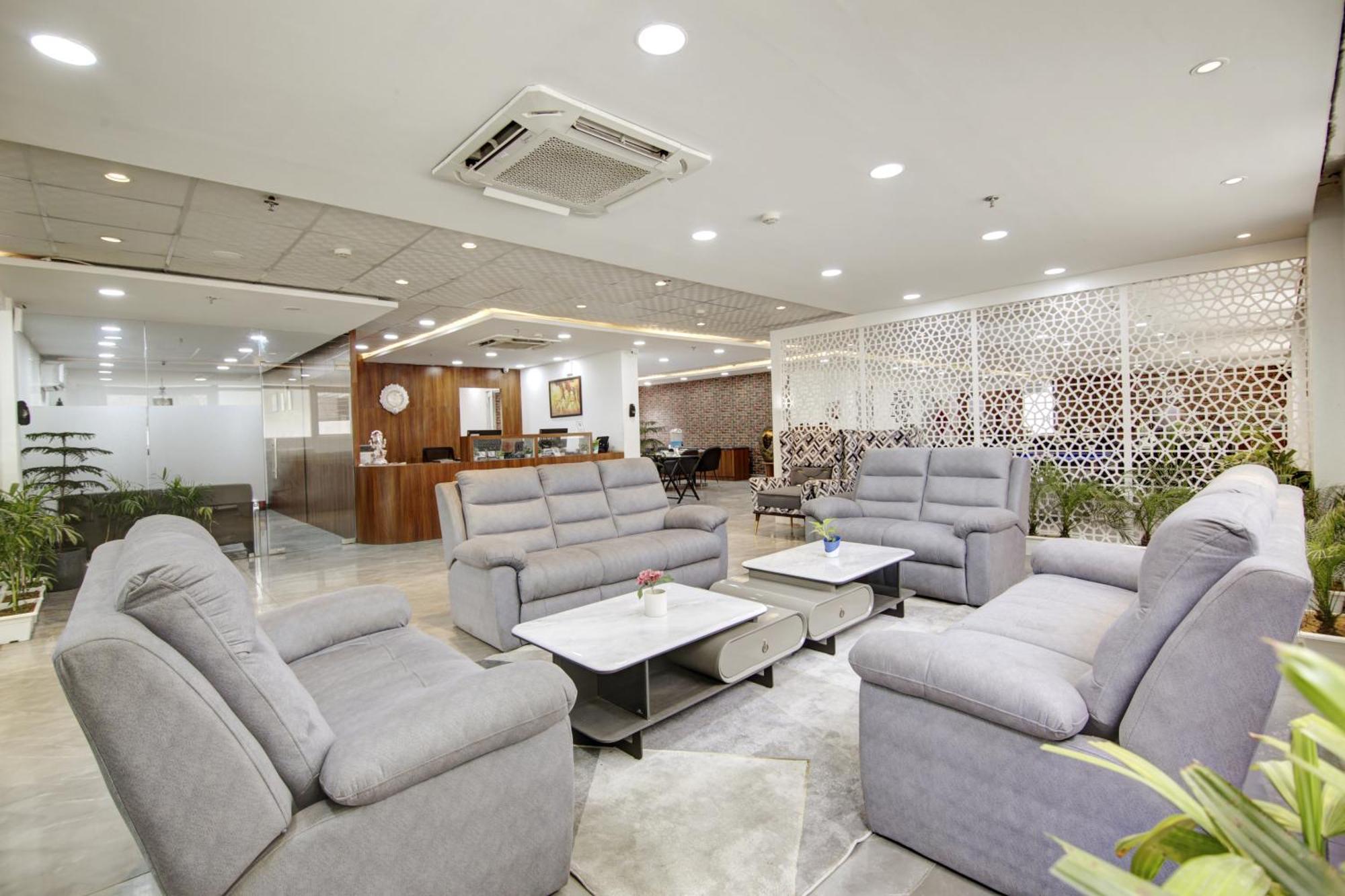 גורגאון Flxho Cyber One - Hotel And Banquet Cyber City מראה חיצוני תמונה