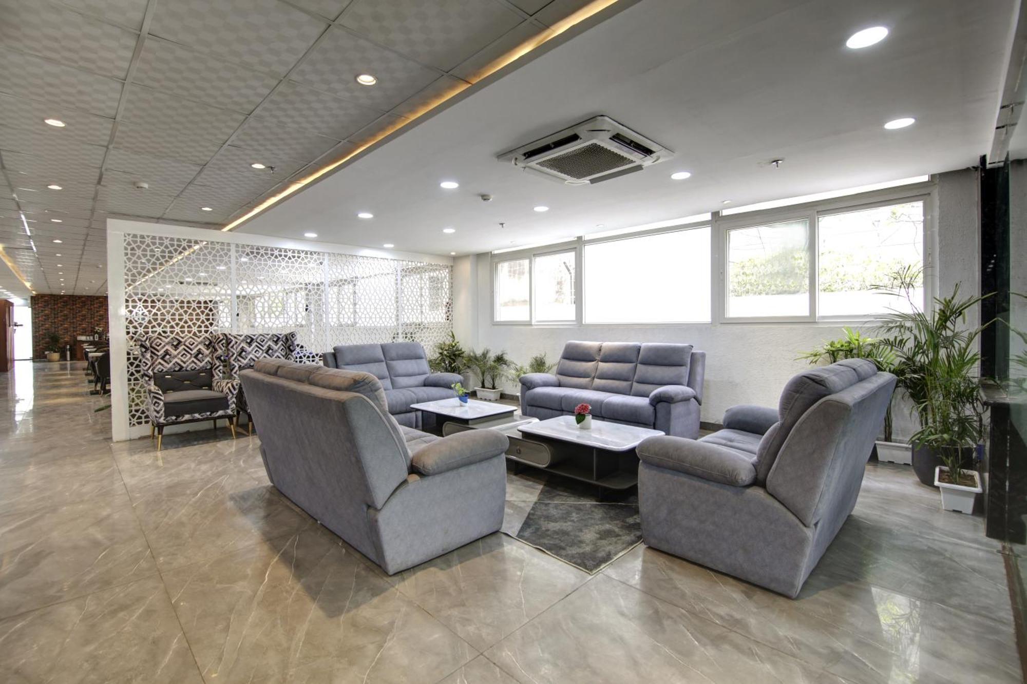 גורגאון Flxho Cyber One - Hotel And Banquet Cyber City מראה חיצוני תמונה
