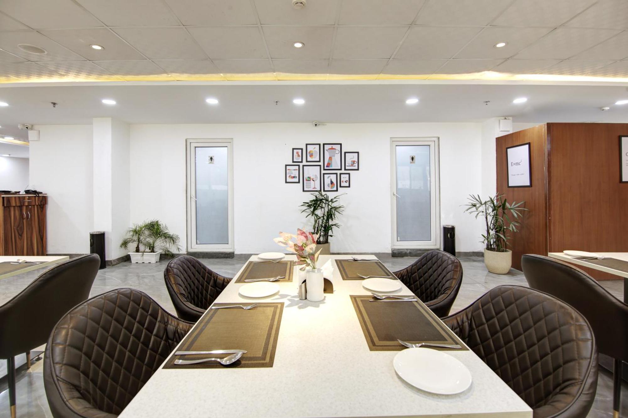 גורגאון Flxho Cyber One - Hotel And Banquet Cyber City מראה חיצוני תמונה