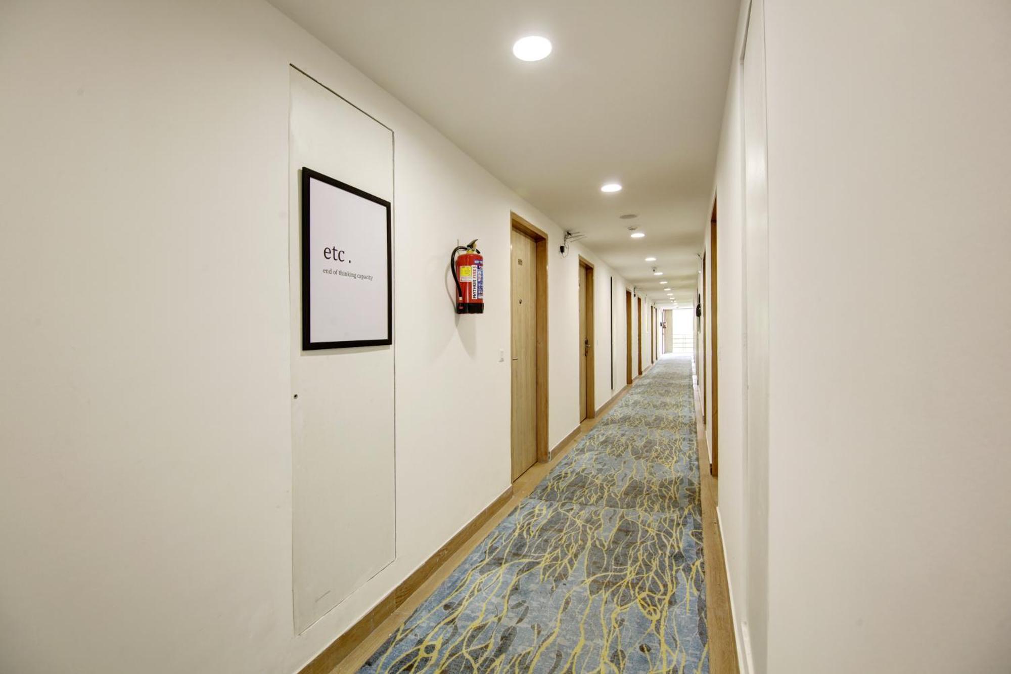 גורגאון Flxho Cyber One - Hotel And Banquet Cyber City מראה חיצוני תמונה