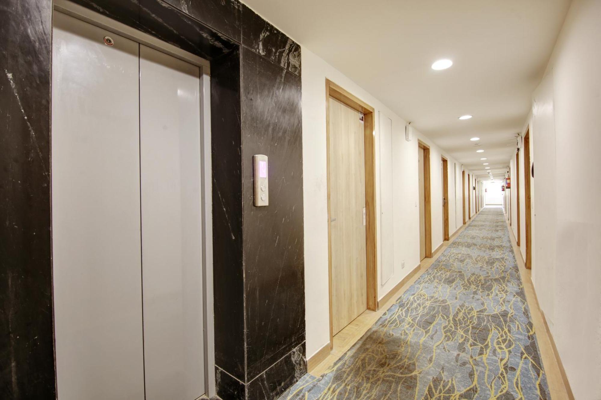 גורגאון Flxho Cyber One - Hotel And Banquet Cyber City מראה חיצוני תמונה